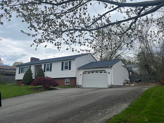 2nd image of 9 Lee Ann Dr