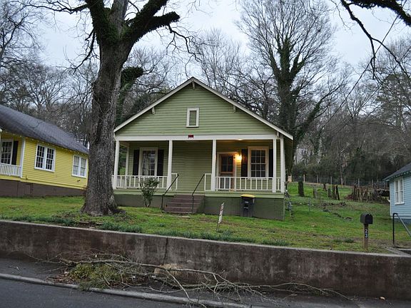 Cute home close to town
