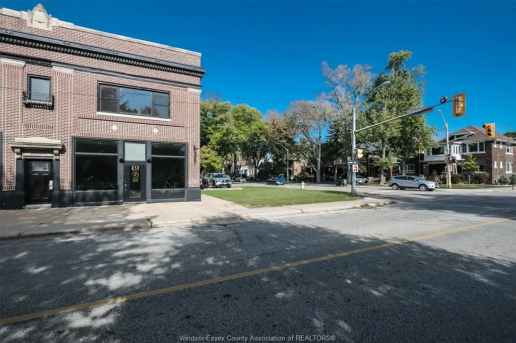 Building Photo - 218 Erie St W