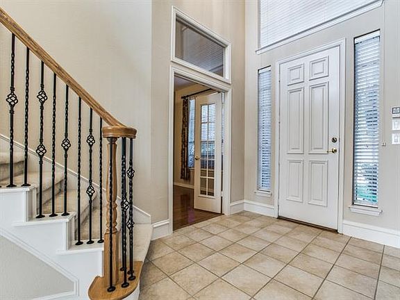 4th image of 8100 Clayton Dr