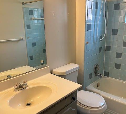 2nd image of 884 Mohawk Trl APT 8