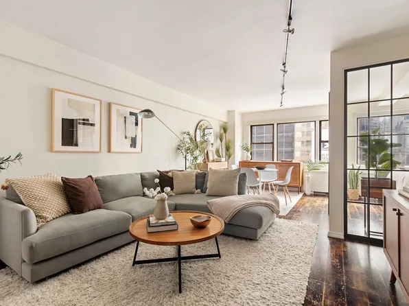 220 East 67th Street image 1 of 8