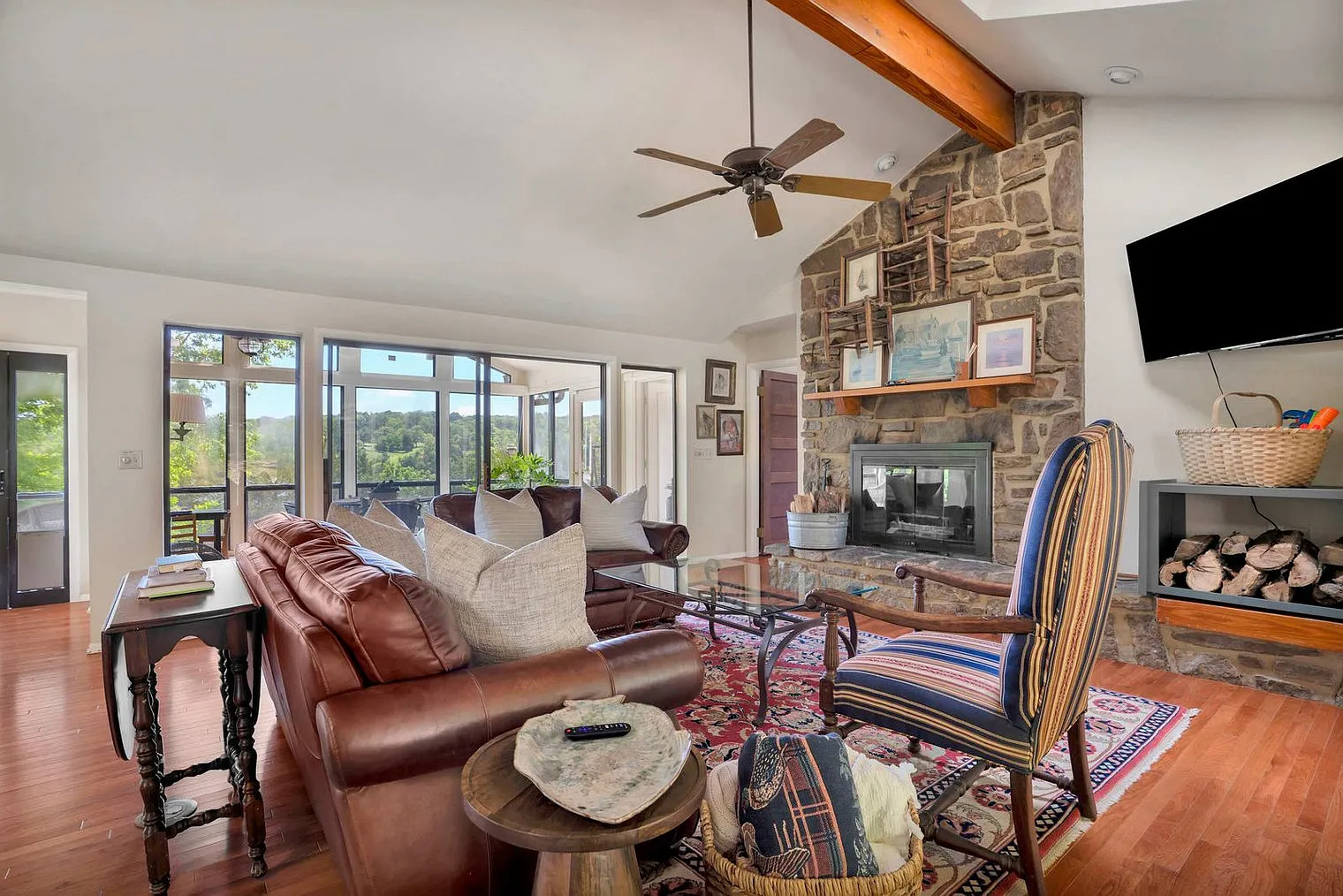 3 bed, 3.0 bath, 2185 sqft, $4,877 — Photo 2