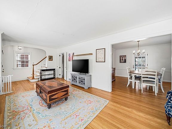 4th image of 2476 Channing Rd