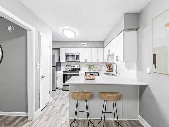 Elliot Roswell Apartments