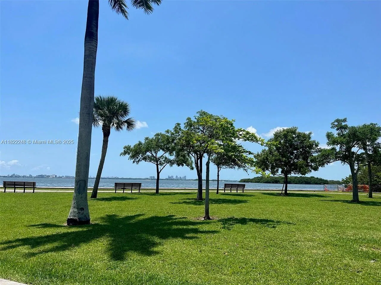 1 bed, 828 sqft, $3,120 — Photo 3
