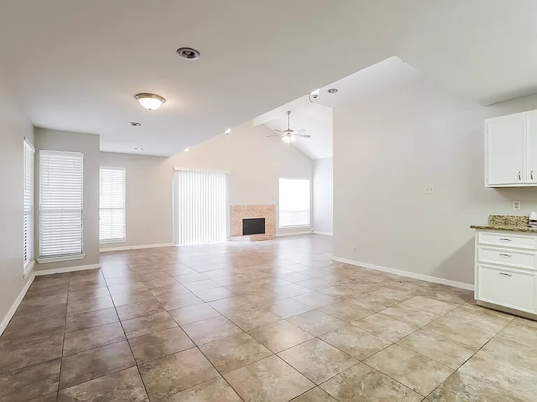 6395 Crossway Dr — Photo 9