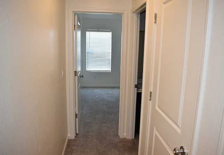 698 Jessie Dr — Photo 36