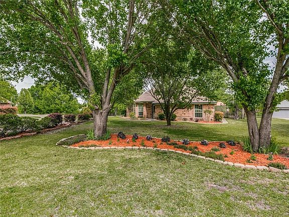 2nd image of 15562 Brookhollow Cir