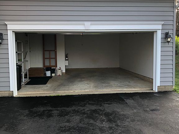 4th image of 290 Forbes Ct