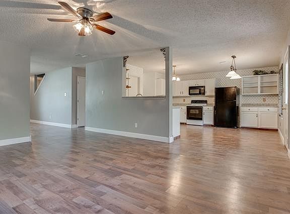 5th image of 9100 Seven Oaks Ln