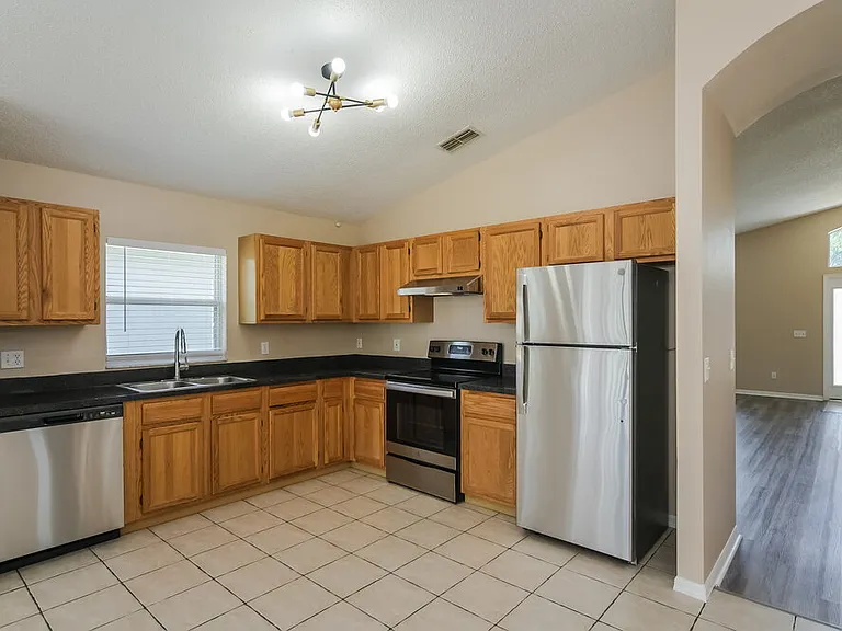 17100 Woodcrest Way — Photo 7