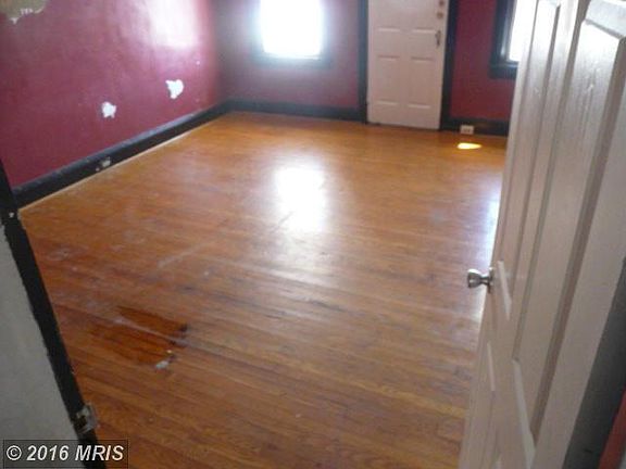 5th image of 146 N Potomac St