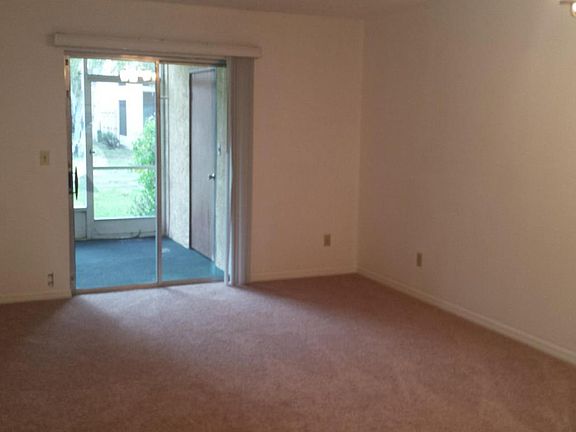 4th image of 3106 Sir Hamilton Cir #4