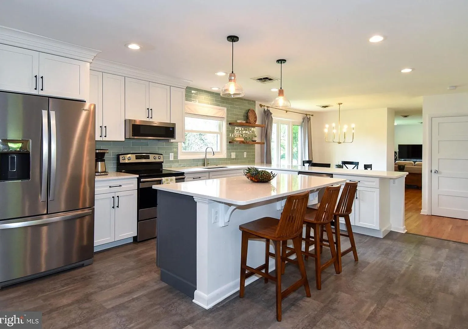 Charming and updated 1960's Rambler in the Town of Round Hill. 3 Bedrooms. 1.5 bathrooms. — Photo 3