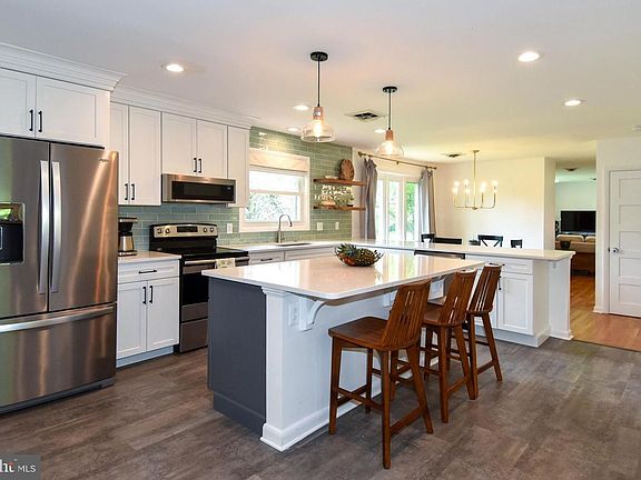 3rd image of 2 Cinnamon Fern Rd