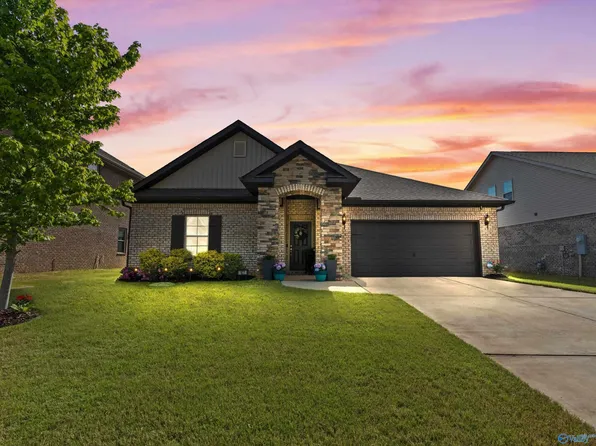 107 Grove Hill Cir, New Market, AL 35761