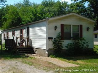 352 S 4th St, Austin, IN 47102