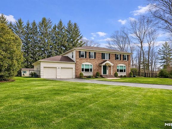 2nd image of 2 Barnstable Ct