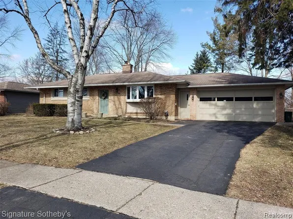 3898 Breaker St E, Waterford, MI 48329