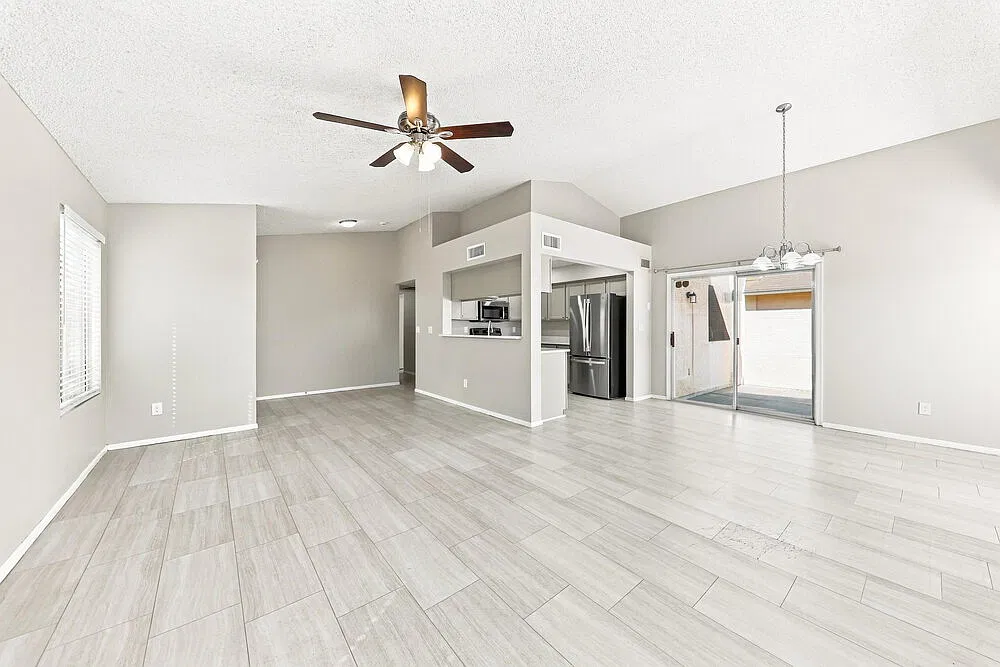 3 bed, 2.0 bath, 1322 sqft, $1,960 — Photo 4