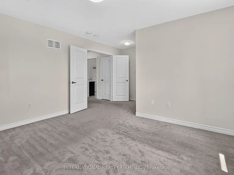 240 Ridley Cres — Photo 22