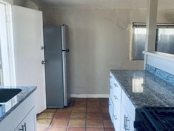 4th image of 2632 N Stone Ave #11194511