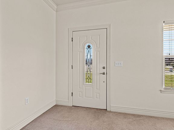 5th image of 901 E Central Ave