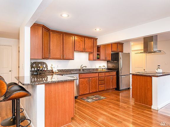 5th image of 17829 8th Ave NE