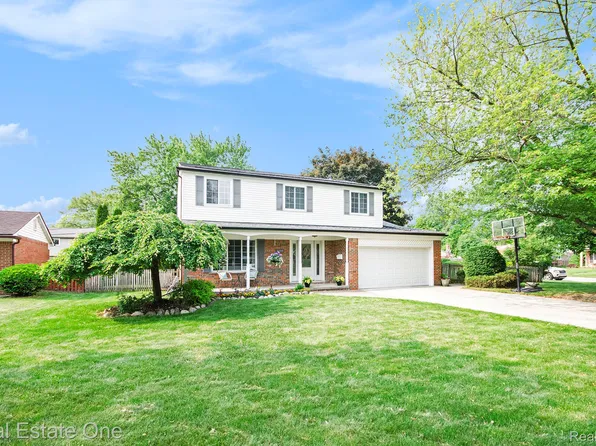 2100 Cumberland Dr, Troy, MI 48085