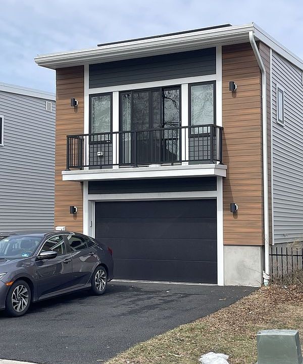 1st image of 1142B Springwood Ave