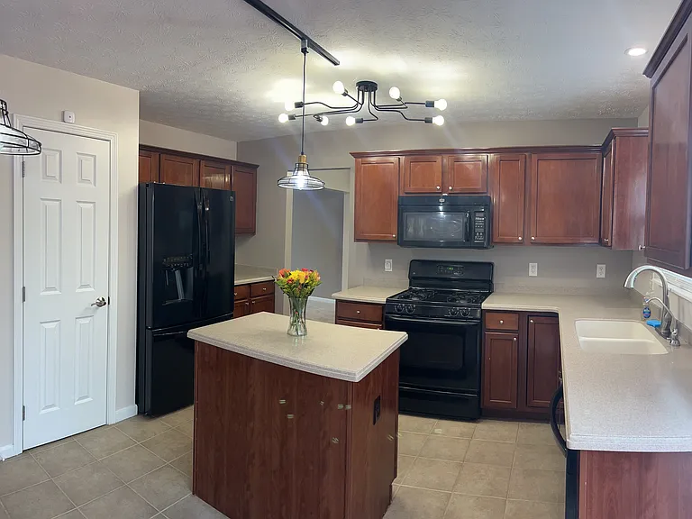 6631 Lovell Ct — Photo 12