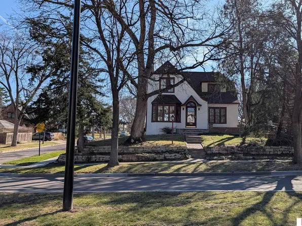 2400 Bradfield Dr, Lincoln, NE 68502