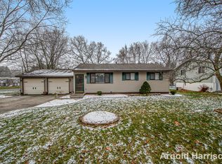 933 E Woodland St, Greenville, MI 48838