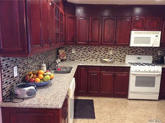 2nd image of 54 Judith Ln