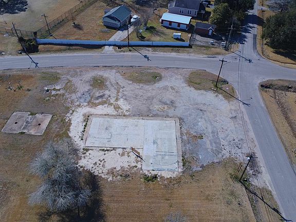 3rd image of 6595 Lawrence Dr