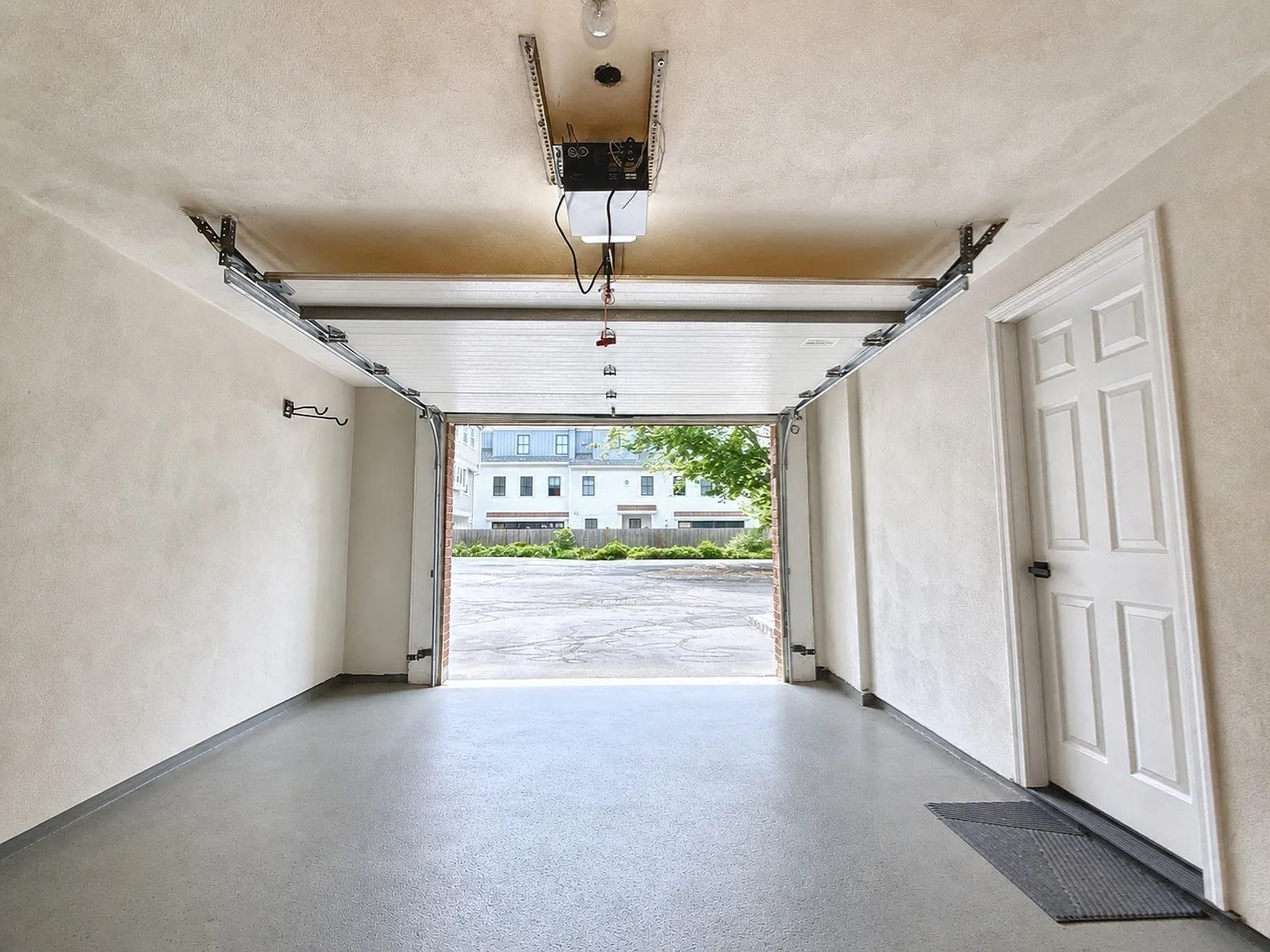2 bed, 2.5 bath, 1471 sqft, $4,550 — Photo 3