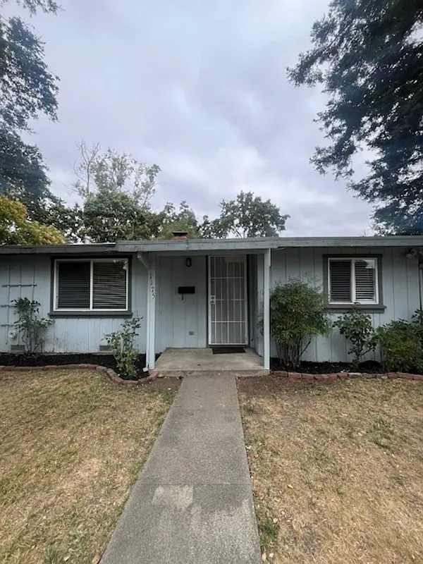 2 bed, 1.0 bath, 851 sqft, $2,650 — Photo 2