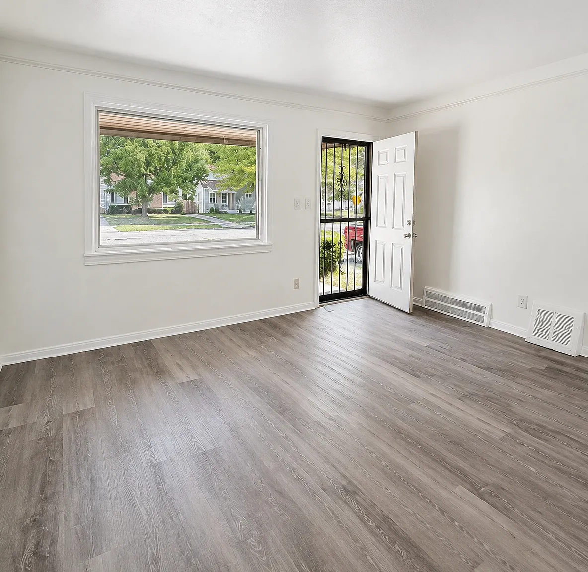 2 bed, 720 sqft, $1,200 — Photo 2