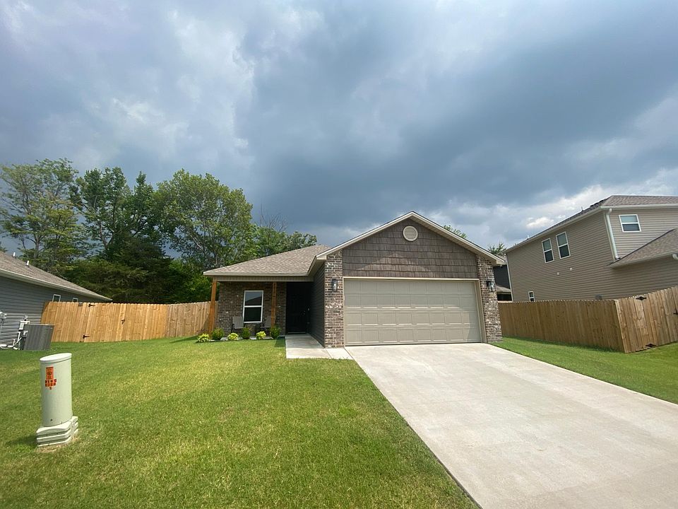 2nd image of 4604 W Hoover Loop