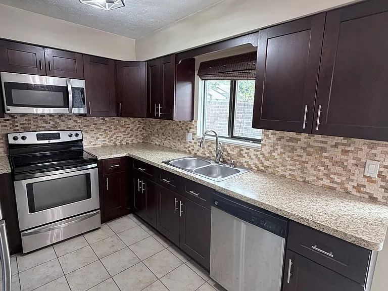 4458 Periwinkle Ln #4458 — Photo 8