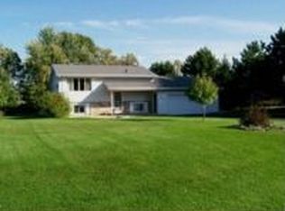 2722 Spring Hill Dr, Stoughton, WI 53589