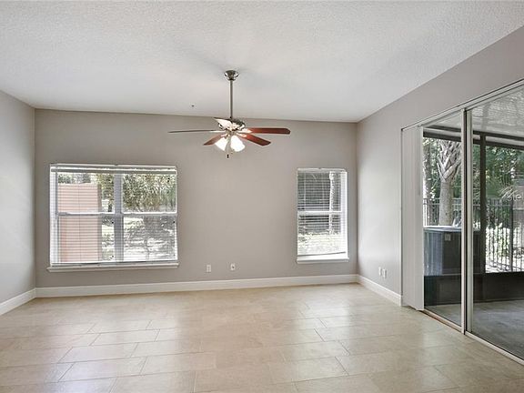 5th image of 526 Pinebranch Cir