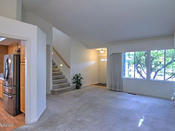 5th image of 995 Leah Cir