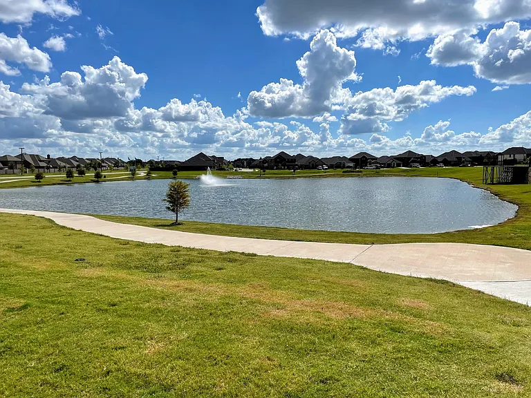 810 Mildren Ln — Photo 32