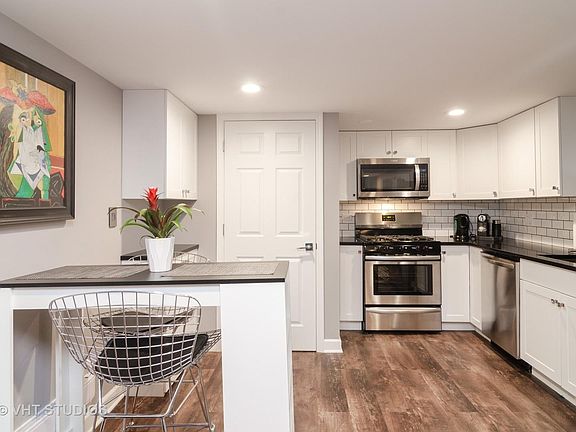 2nd image of 2034 W Berwyn Ave