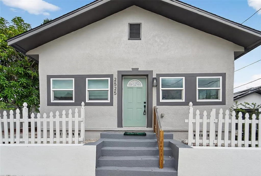 3 bed, 2.0 bath, 1925 sqft, $2,950 — Photo 2