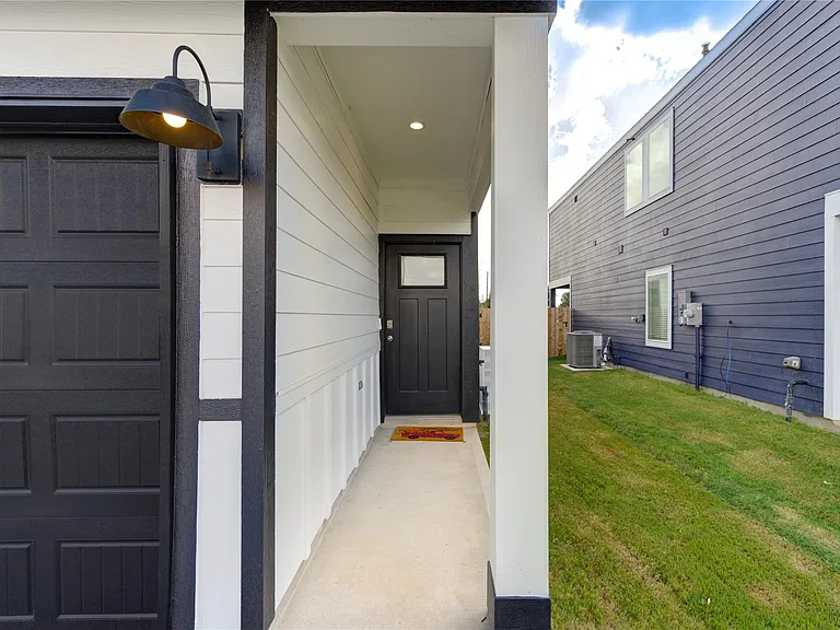 10113 Berkeley Springs Trl — Photo 4