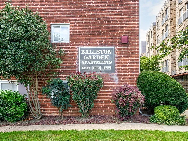 Ballston Gardens — Photo 29
