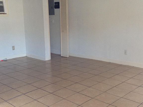 3rd image of 1452 Scharpe St #1/2